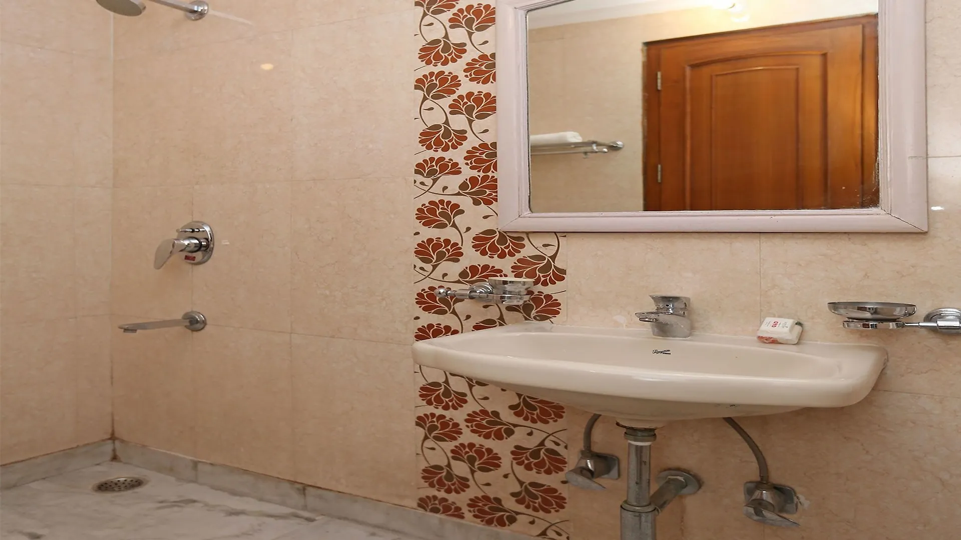 Oyo 9581 Hotel Milan Inn 古尔冈